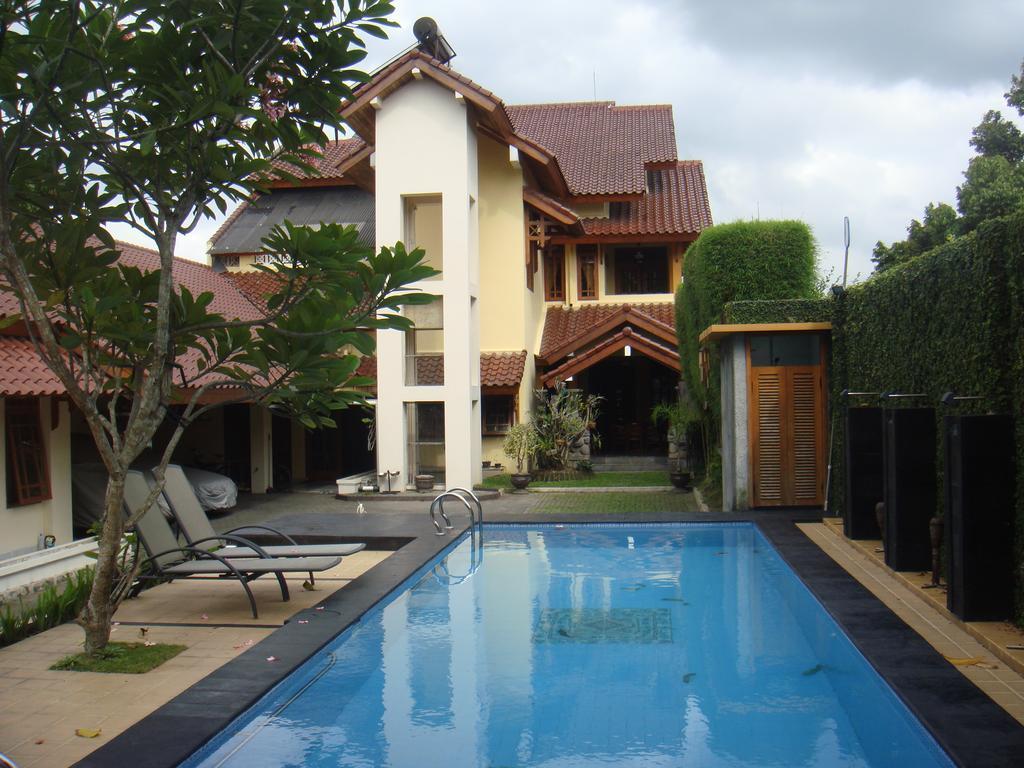 D Ajenk Boutique Guesthouse Kejayan Luaran gambar
